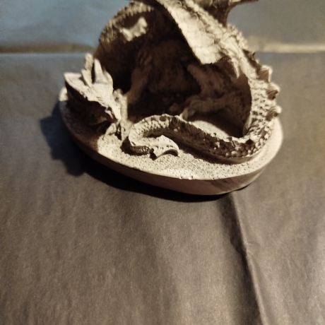 Liegender Drache