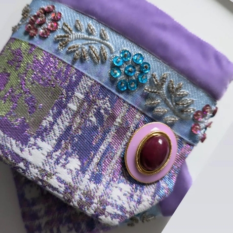 Aussergewöhnlicher Armschmuck, vergoldete Manschettenknöpfe