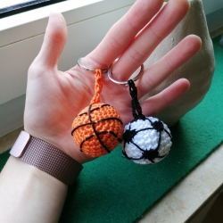 Fußball bzw Basketball gehäkelt als Anhänger & Geschenk für alle