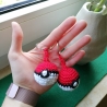 Gehäkelter Pokeball als Anhänger/Schlüsselanhänger für dieSchule 