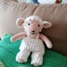 Plüschtier Schaf gehäkelt als Kuscheltier für Geburtstag und Co 