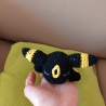 Schlafendes Pokemon Nachtara gehäkelt als Kuscheltier und Spiel 