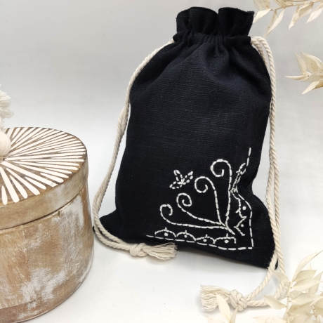 handbesticktes Taschenset aus Leinen
