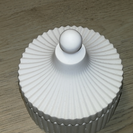 kleine Dose mit Rillen aus Keraflott, weiß, handmade