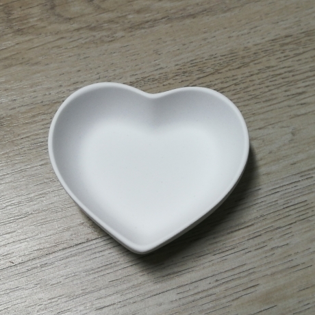 kleine Schale in Herzform aus Keraflott, weiß, handmade