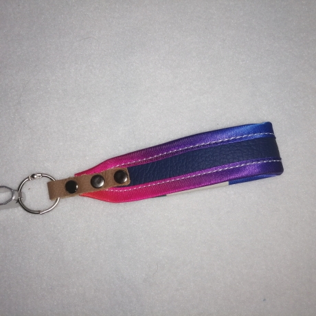 Handarbeit  USB- Schlüsselanhänger Unikat  regenbogen