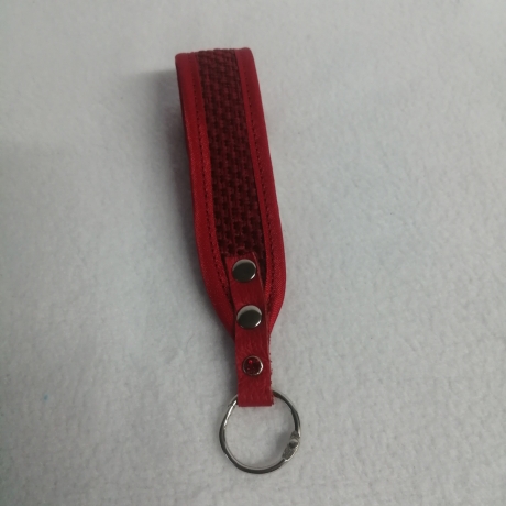 Handarbeit USB- Schlüsselanhänger Unikat rot robust