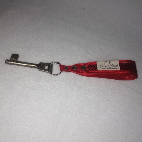 Handarbeit USB- Schlüsselanhänger Unikat rot robust