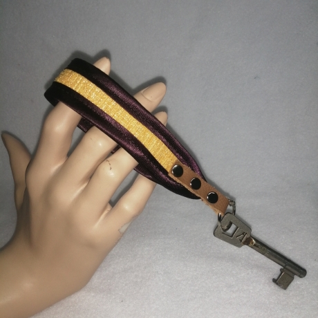 Handarbeit  USB- Schlüsselanhänge r Unikat  aubergine orange grau