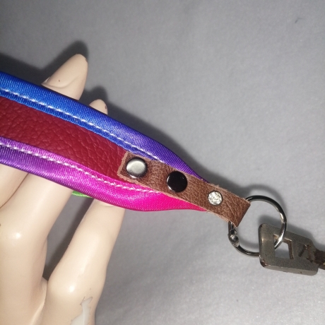 USB-Schlüsselanhänger Unikat rot regenbogen Kunstleder Handarbeit