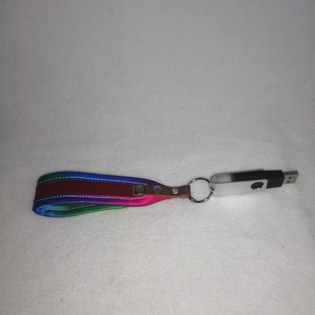 USB-Schlüsselanhänger Unikat rot regenbogen Kunstleder Handarbeit