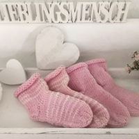 Babysöckchen gestrickt Babysocken Geschenk Geburt 0-3 Monate