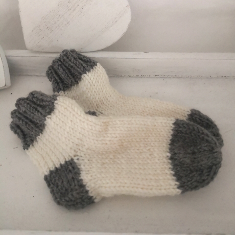 Babysöckchen gestrickt Babysocken Geschenk Geburt 0-3 Monate