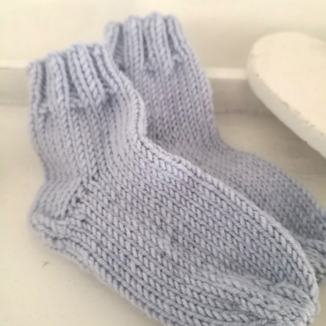 Babysöckchen gestrickt Babysocken Geschenk Geburt 0-3 Monate