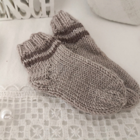 Babysöckchen gestrickt Babysocken Geschenk Geburt 0-3 Monate