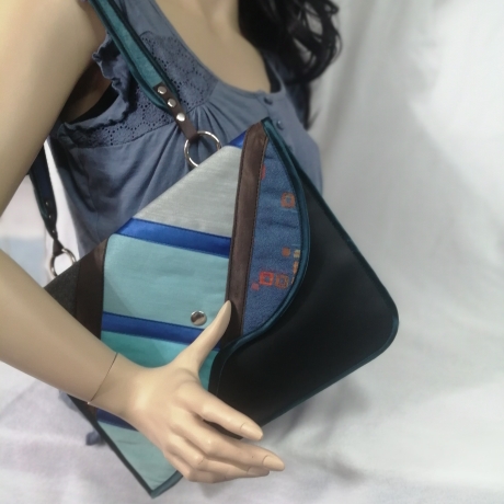 Handtasche Oversized Clutch schwarz blau Unikat robust Satin