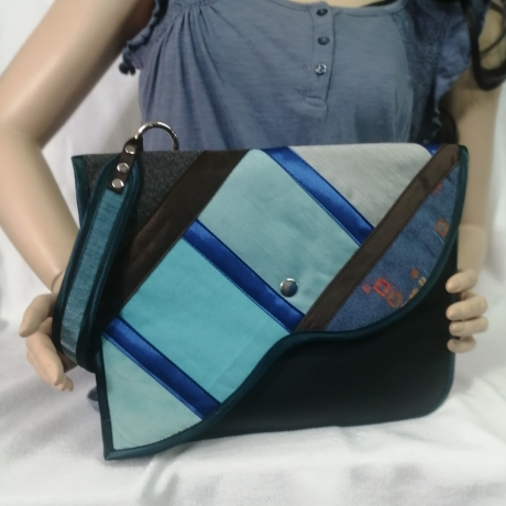 Handtasche Oversized Clutch schwarz blau Unikat robust Satin