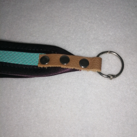 USB-Schlüsselanhänger Unikat türkis lila Handarbeit 3x13cm robust