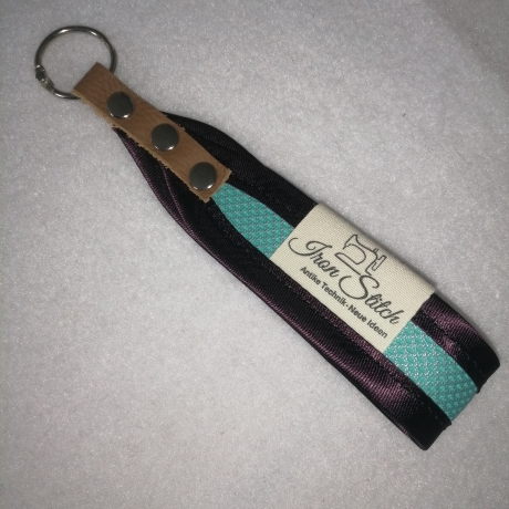 USB-Schlüsselanhänger Unikat türkis lila Handarbeit 3x13cm robust