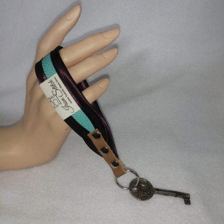 USB-Schlüsselanhänger Unikat türkis lila Handarbeit 3x13cm robust