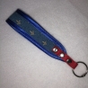 Handarbeit USB-Schlüsselanhänger Unikat blau rot Lilie robust