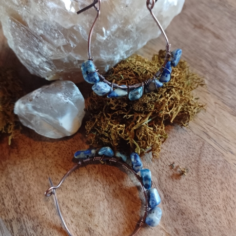 Creolen aus Kupfer und Sodalith