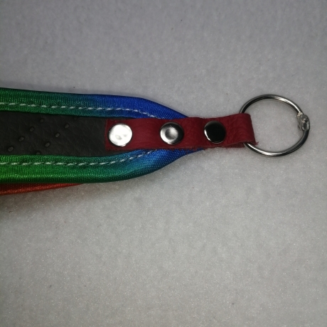 Handarbeit USB-Schlüsselanhänger Unikat regenbogen grau robust