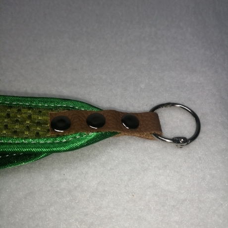 USB- Schlüsselanhänger grasgrün grün Polsterstoff Upcycling
