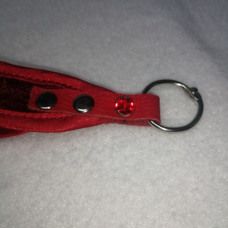 Handarbeit USB- Schlüsselanhänger Unikat rot  grau Muster robust