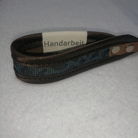 USB-Schlüsselanhänger grau braun Polsterstoff Handarbeit 3x13cm