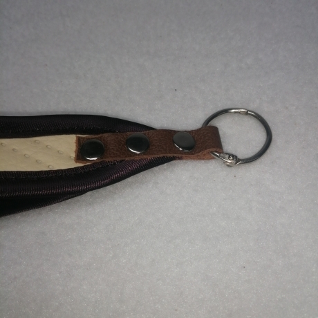 Handarbeit  USB- Schlüsselanhänger aubergine  beige Kunstleder