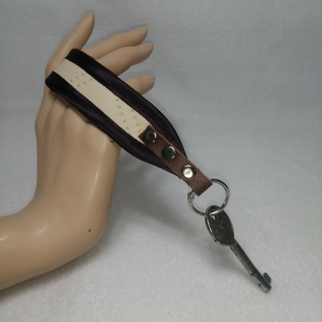 Handarbeit  USB- Schlüsselanhänger aubergine  beige Kunstleder