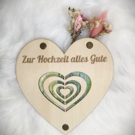 Geschenkkarte aus Holz in Herzform zur Hochzeit