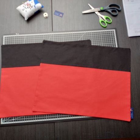 Platzgedeck 2er Set BlackColour / schwarz-rot