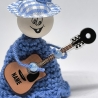 Musik Dekofigur mit Gitarre – Unikat hellblau
