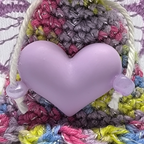 Herzensfigur Liebe – bunter Glücksbringer mit Herz