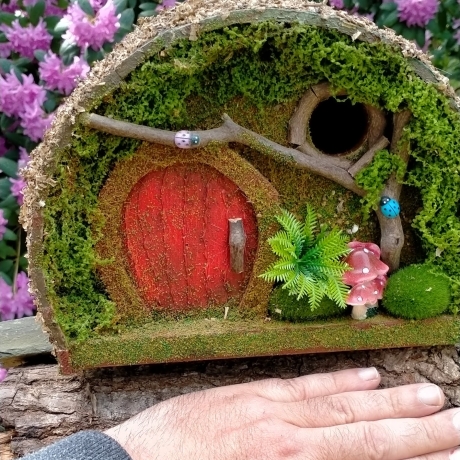 Rotes Hobbit Vogelhaus mit Pilz & Farn - Feenhaus 29cm