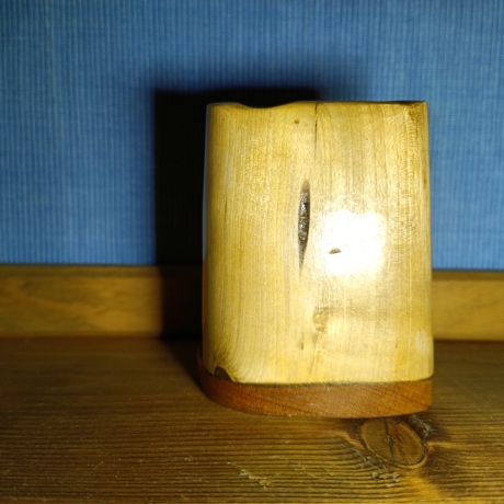 Stiftehalter aus Walnuss
