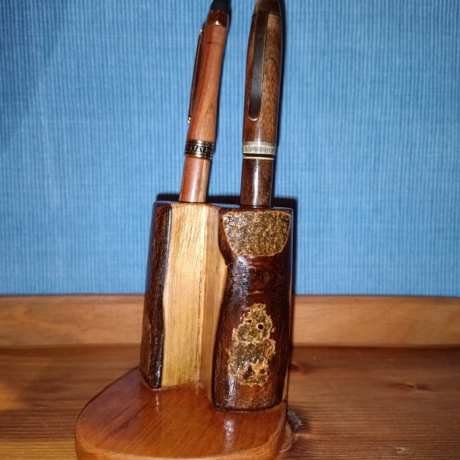 Stiftehalter aus Walnuss