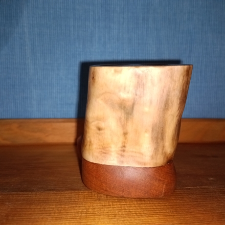Stiftehalter aus Walnuss/teak