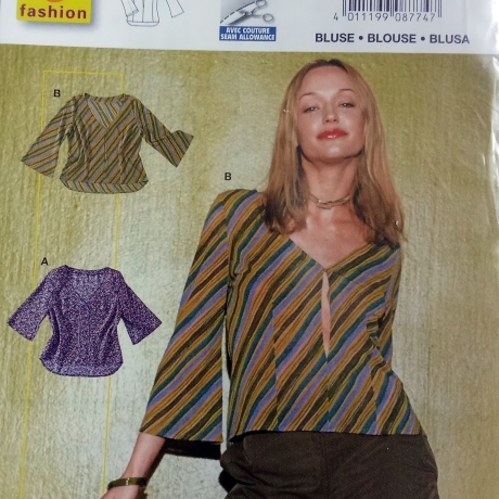 burda 8774 Damenbluse mit V-Ausschnitt Gr. 32–44