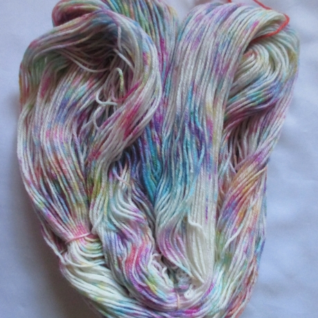 Handgefärbte Sockenwolle 4-fach mit Merino LL ca. 400 Meter (85)
