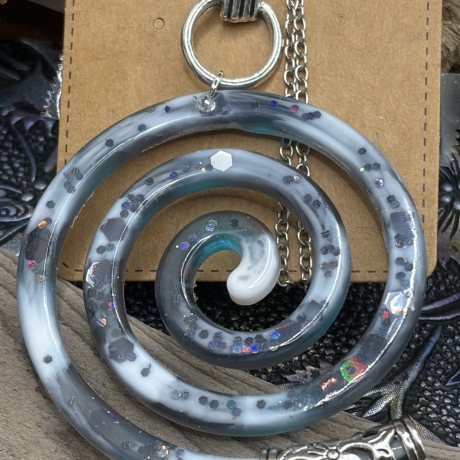 Handgefertigtes Schmuckset „Meereswirbel“  Spiralförmig Resin 