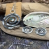 Handgefertigtes Schmuckset „Meereswirbel“  Spiralförmig Resin 