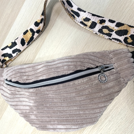 Handmade Bauchtasche Crossbodybag Cord rosa Leo Reißverschluss 
