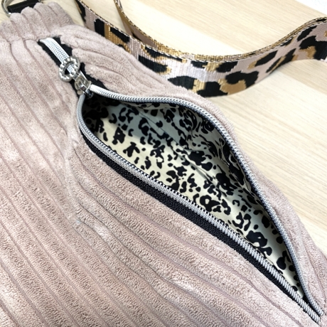 Handmade Bauchtasche Crossbodybag Cord rosa Leo Reißverschluss 