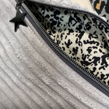 Handmade Bauchtasche Crossbodybag Cord grau Leo Reißverschluss 
