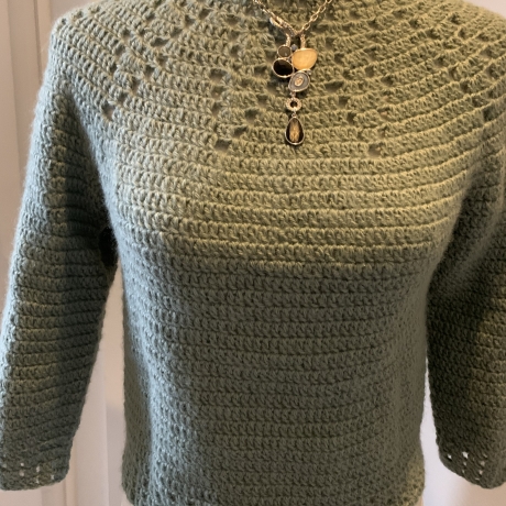 Gehäkelter Damenpulli in der Größe XS