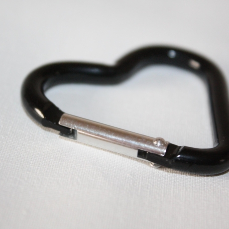 Karabiner Herz schwarz Karabinerhaken Aluminium Herzform