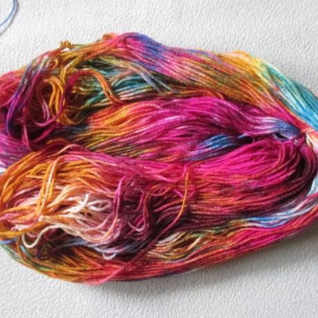 Handgefärbte Sockenwolle 4-fach mit Merino LL ca. 400 Meter (10)